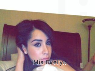 Mia_Evelyn