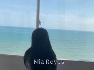 Mia_Reyes